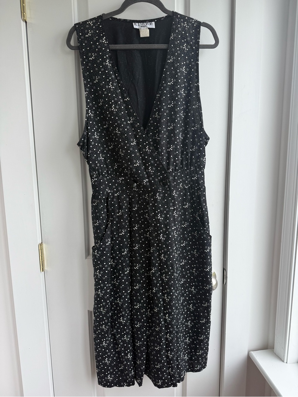 Flattering vintage wrap-style sleeveless dress with pockets - size 14